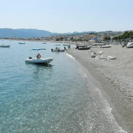 Apartman In Marina: A Step Away From The Sea And From The Center! Patti