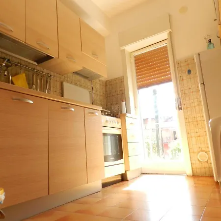 In Marina: A Step Away From The Sea And From The Center! Apartman *