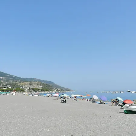In Marina: A Step Away From The Sea And From The Center! Apartman *